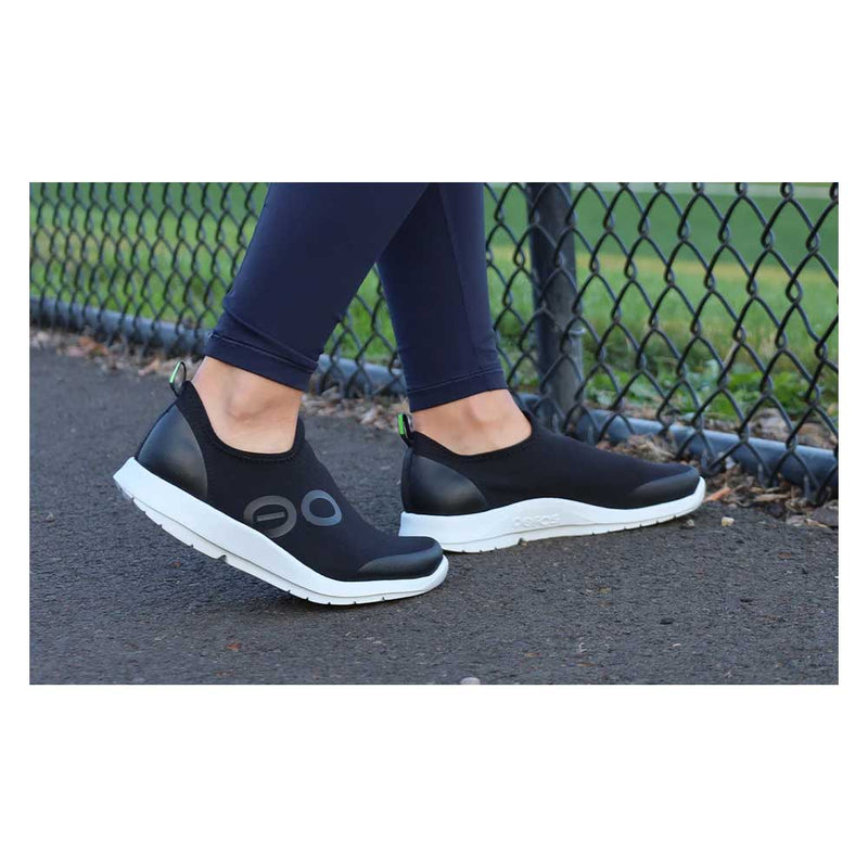 Load image into Gallery viewer, OOFOS Women's OOmg Sport Low Shoe