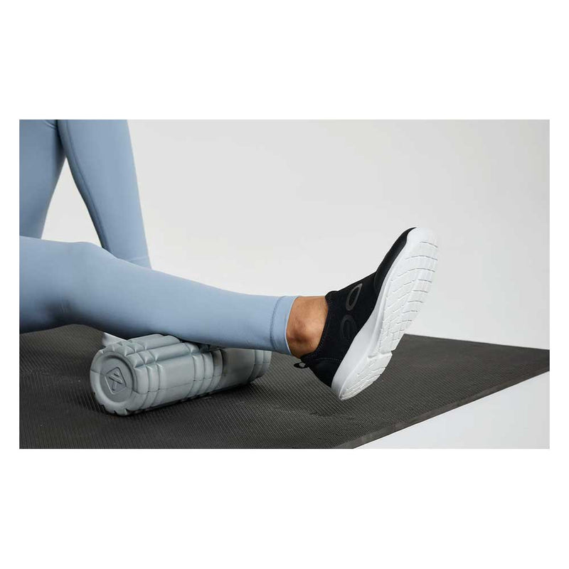 Load image into Gallery viewer, OOFOS Women's OOmg Sport Low Shoe