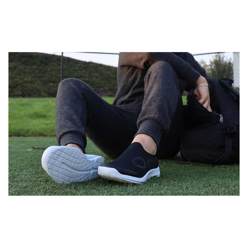 Load image into Gallery viewer, OOFOS Men's OOmg Sport Low Shoe