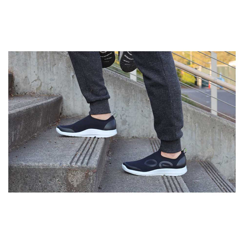 Load image into Gallery viewer, OOFOS Men's OOmg Sport Low Shoe