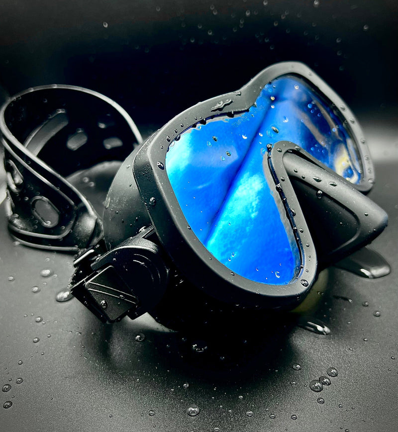 Load image into Gallery viewer, Blue lens frameless dive mask