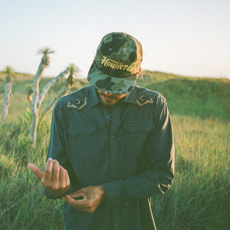 Load image into Gallery viewer, Howler Brothers Crosscut Deluxe Snapshirt - Waxing Culebra