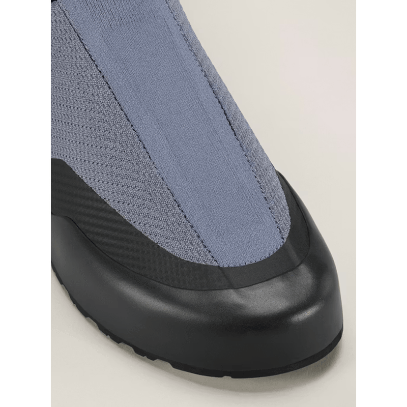 Load image into Gallery viewer, Close-up of a gray shoe with a black sole on a light background