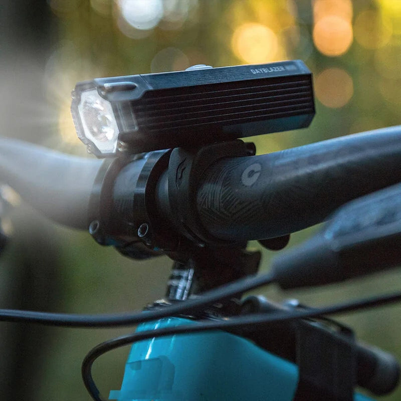 Load image into Gallery viewer, Blackburn Dayblazer 1000 Front Cycling Light
