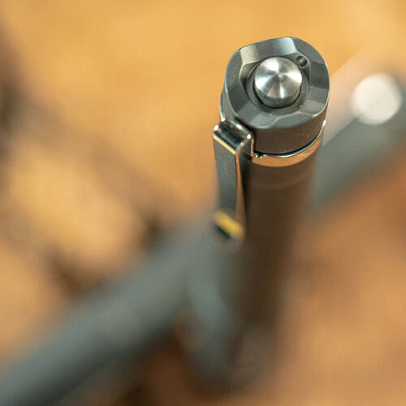 Load image into Gallery viewer, Smith & Wesson night Guard Elite Compact LED Flashlight