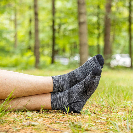 Darn Tough Men's Quarter Hiking Sock Lightweight with Cushion