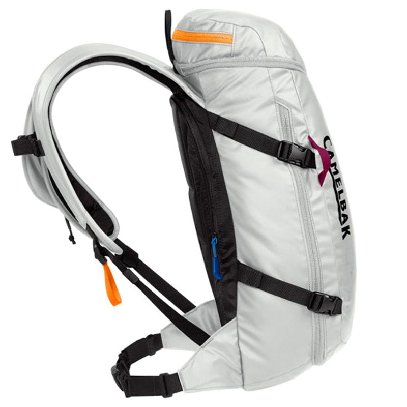 Load image into Gallery viewer, CamelBak SnoBlast 22 70oz. Hydration Pack