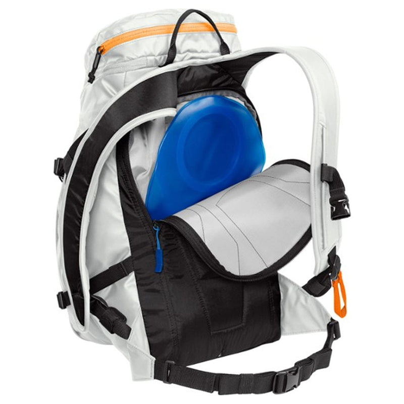 Load image into Gallery viewer, CamelBak SnoBlast 22 70oz. Hydration Pack