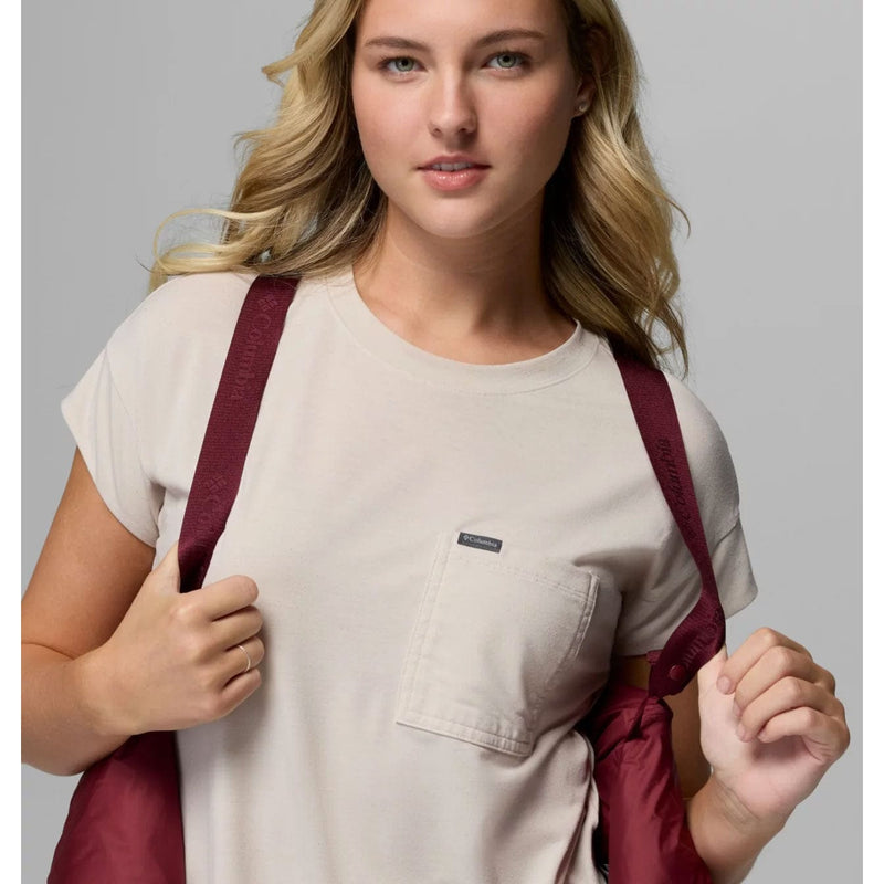 Load image into Gallery viewer, Woman wearing a beige shirt with a maroon backpack against a gray background
