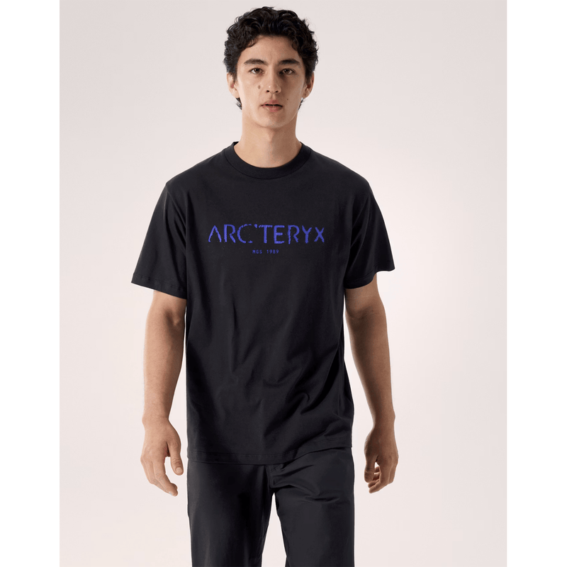 Load image into Gallery viewer, Person wearing a black t-shirt with 'Arc'teryx' logo on a plain background
