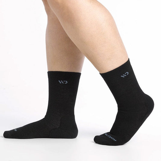 Wide Open Women's Solid Midweight Crew Sock