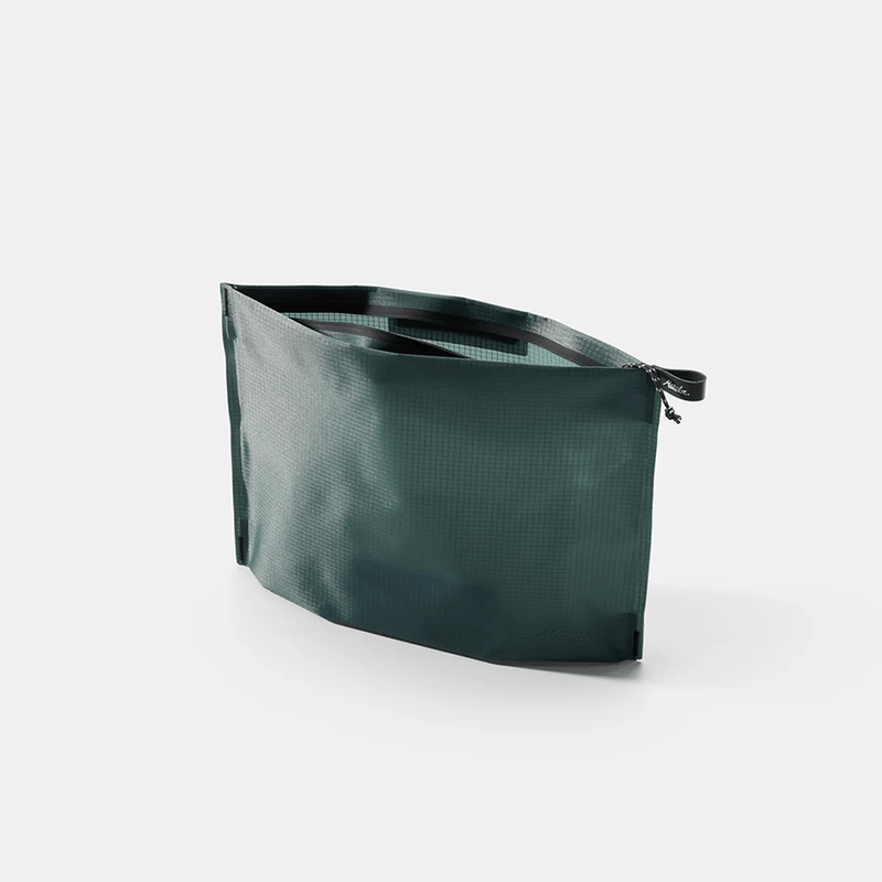 Load image into Gallery viewer, Green mesh bag with zipper on a white background
