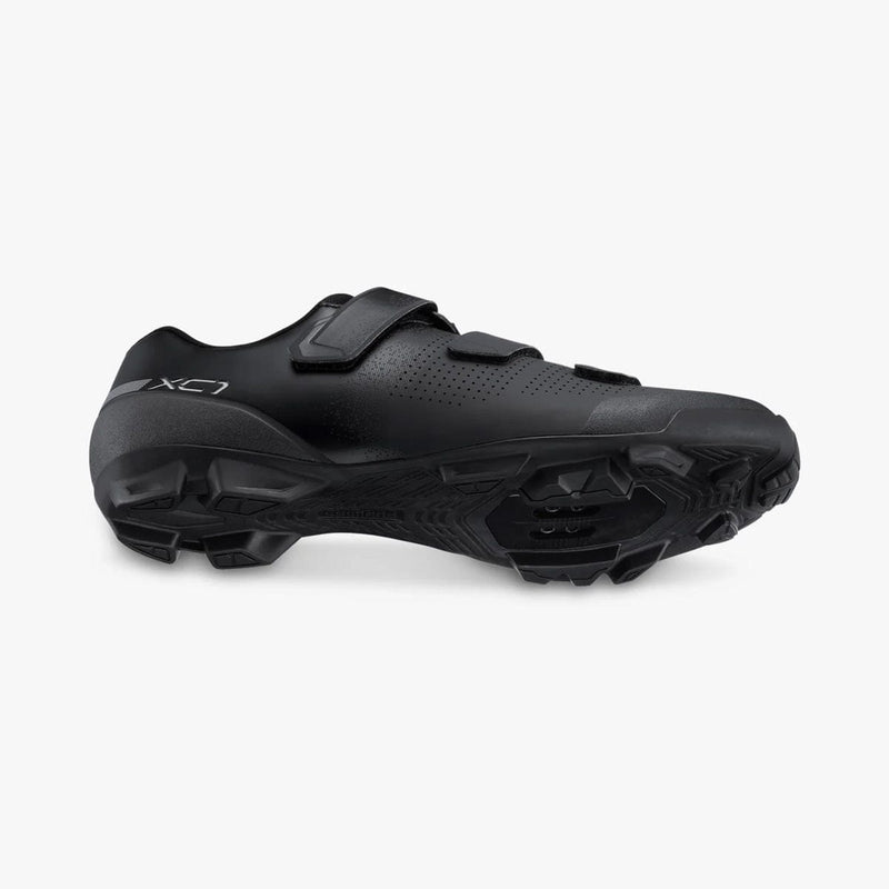 Load image into Gallery viewer, Black cycling shoe on a white background
