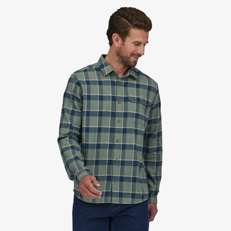 Load image into Gallery viewer, Patagonia Men&#39;s Long Sleeve Cotton in Conversion Lightweight Fjord Flannel Shirt

