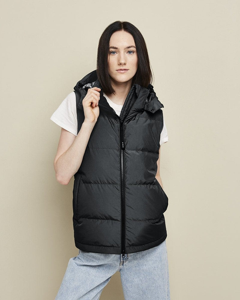 Load image into Gallery viewer, Sol Women’s Heated Vest Black by Kelvin Coats
