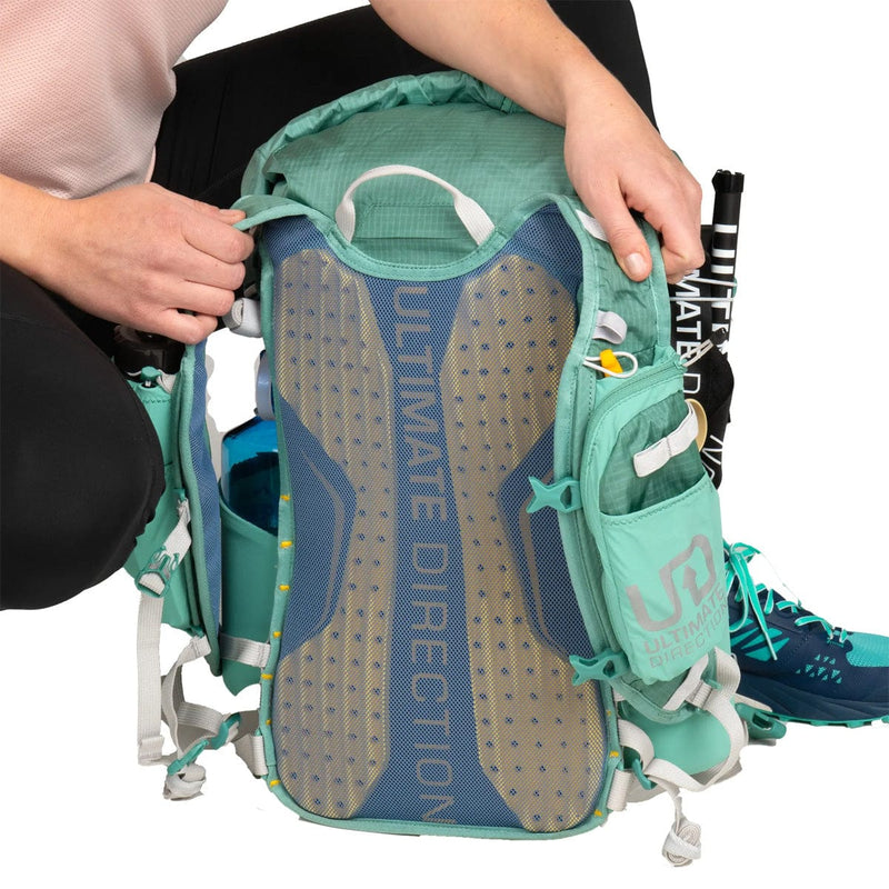 Load image into Gallery viewer, Ultimate Direction Fastpackher 20 Liter Womans Ultralight Pack
